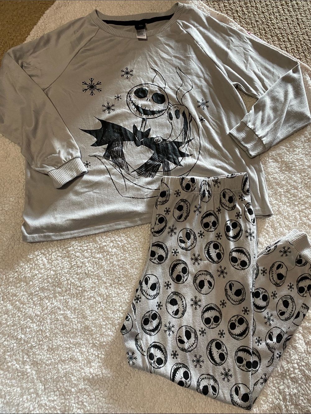 Women’s size L disney the nightmare before Xmas Gray Jack Skellington Pajama Set